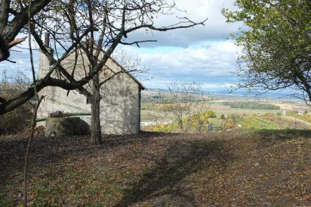 Prodej krásné zahrady se stavbou ve městě Židlochovice o CP 2384 m2