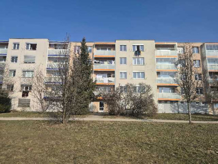 Prodej pěkného, prostorného bytu 4+1 v OV s lodžií a sklepem v Brně v městské části Líšeň, na ulici Popelákova