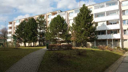 Pronájem krásného, kompletně zrekonstruovaného bytu 1+1 s lodžií a sklepem, Šlapanice – ul. Brněnská