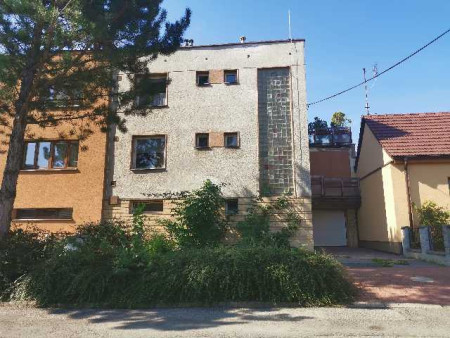 Pronájem zrekonstruovaného bytu 2+kk se sklepem, zahradou Šlapanice, Jiráskova